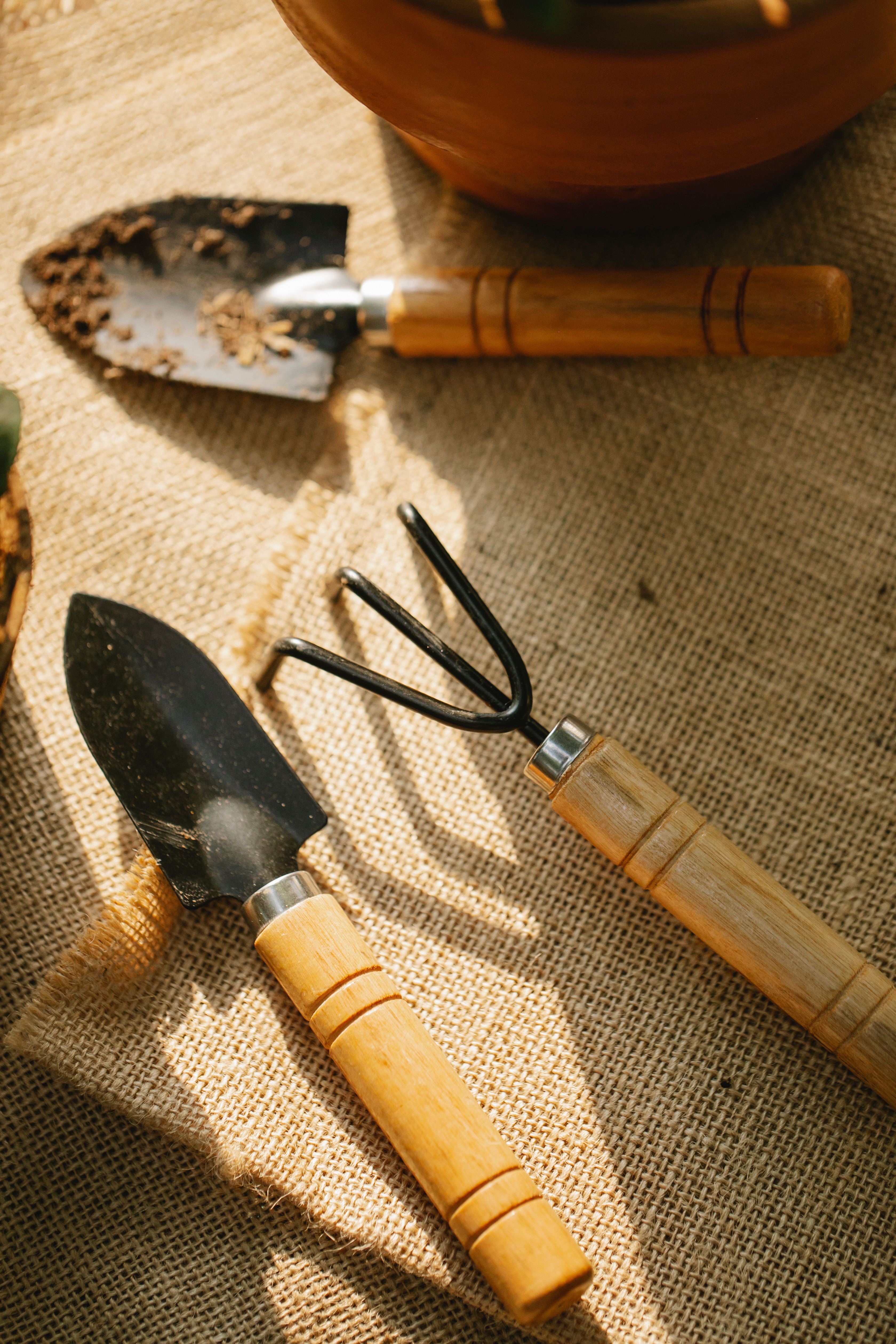 3-in-1 Gardening Hand Tool Kit – Trowel, Trans-planter & Cultivator Set